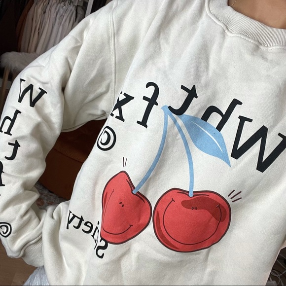 WHITE FOX BOUTIQUE SWEATSHIRT - Picture 2 of 3